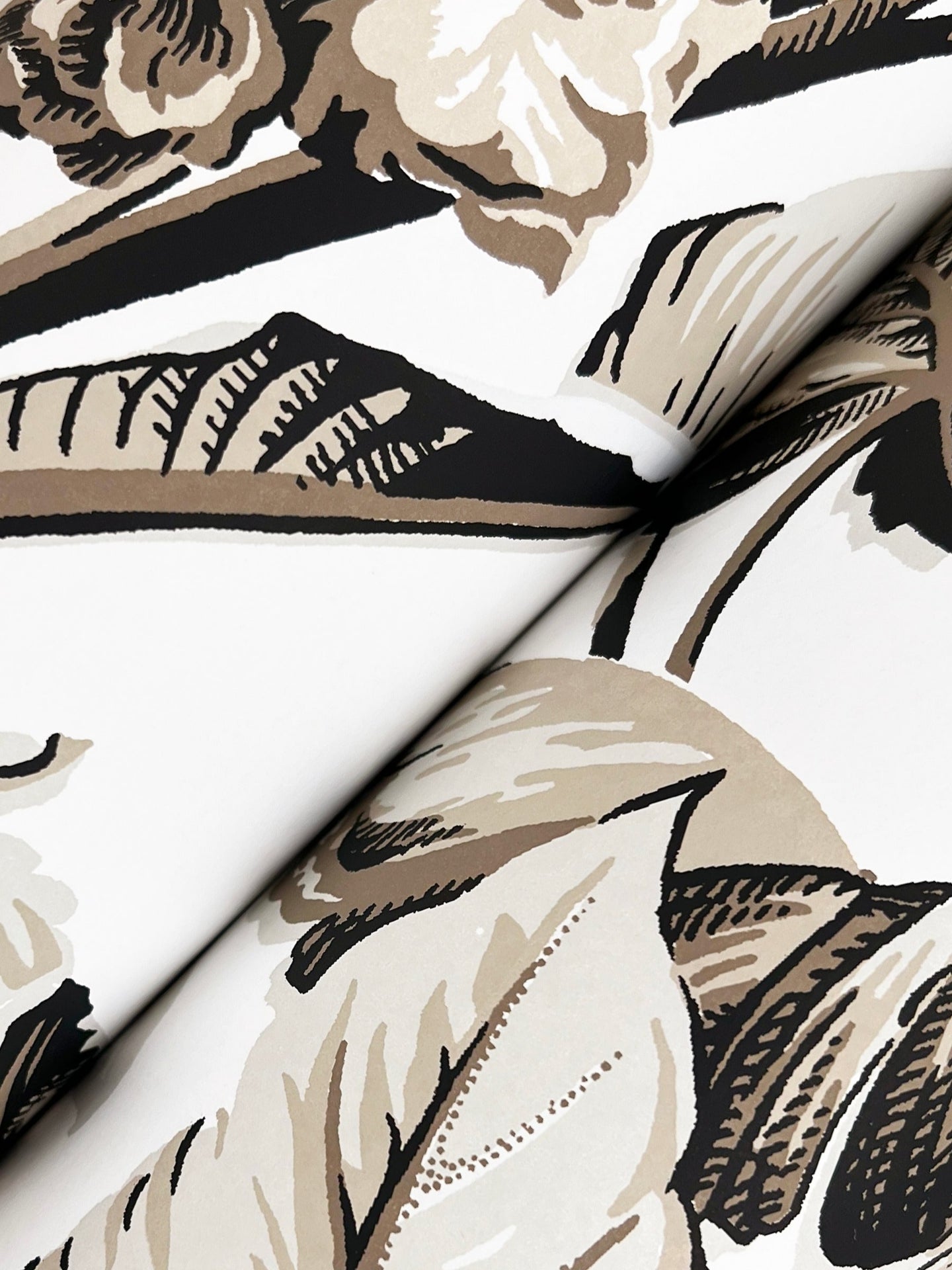 mystic-isle-wallpaper-white-neutrals-york-wallcoverings-gt4503