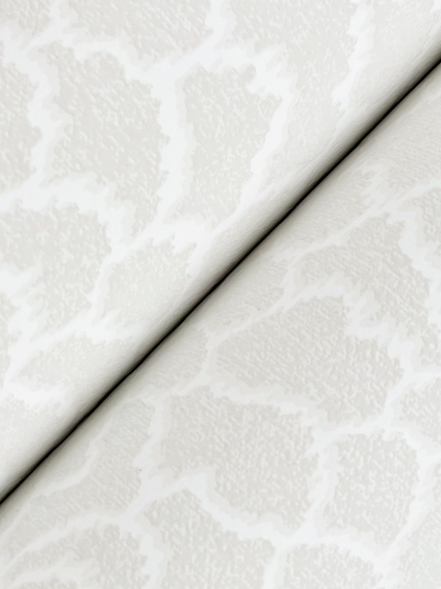 nadie-wallpaper-white-york-wallcoverings-gt4576