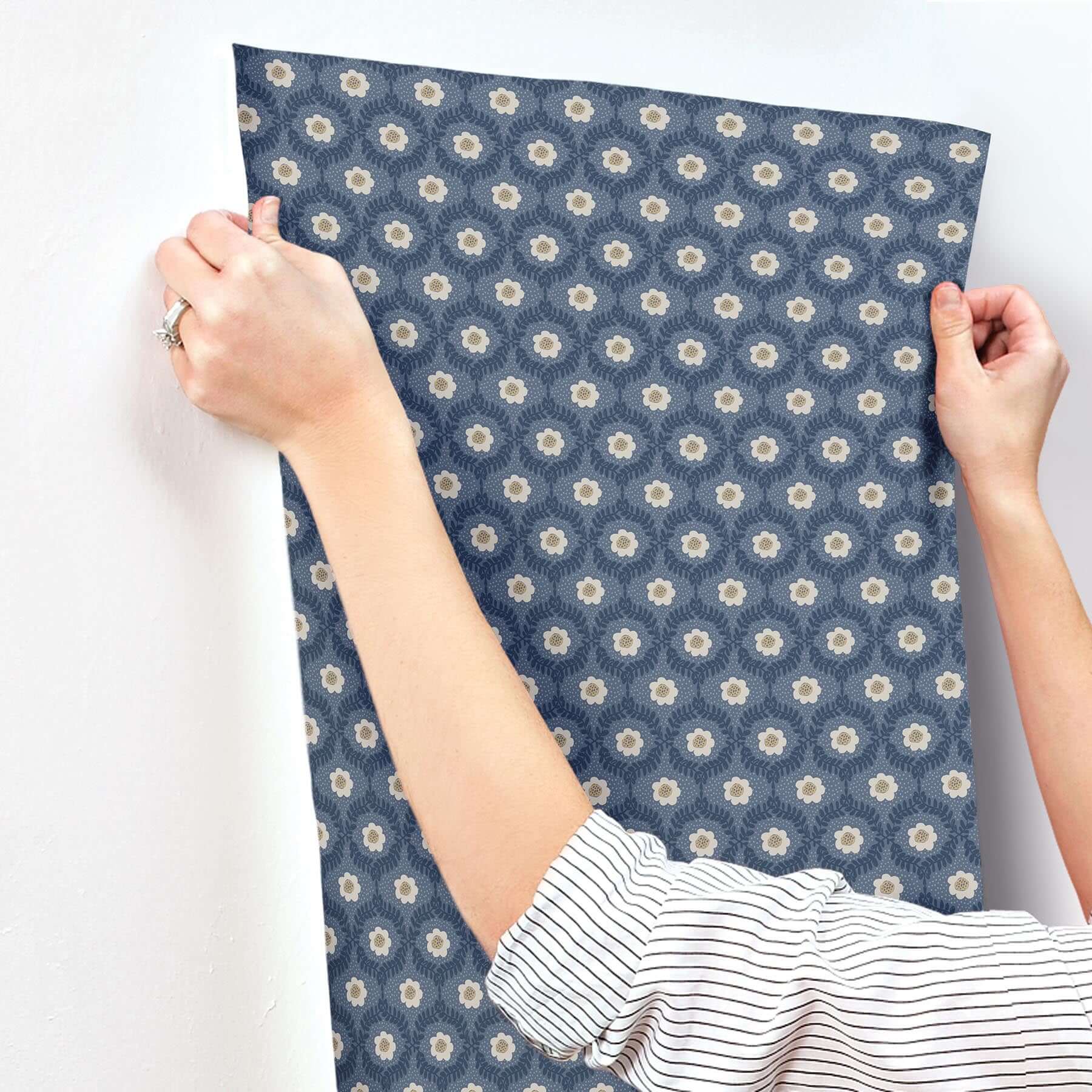 emma-wallpaper-navy-york-wallcoverings-rf7441 - York Wallcoverings Wallpaper