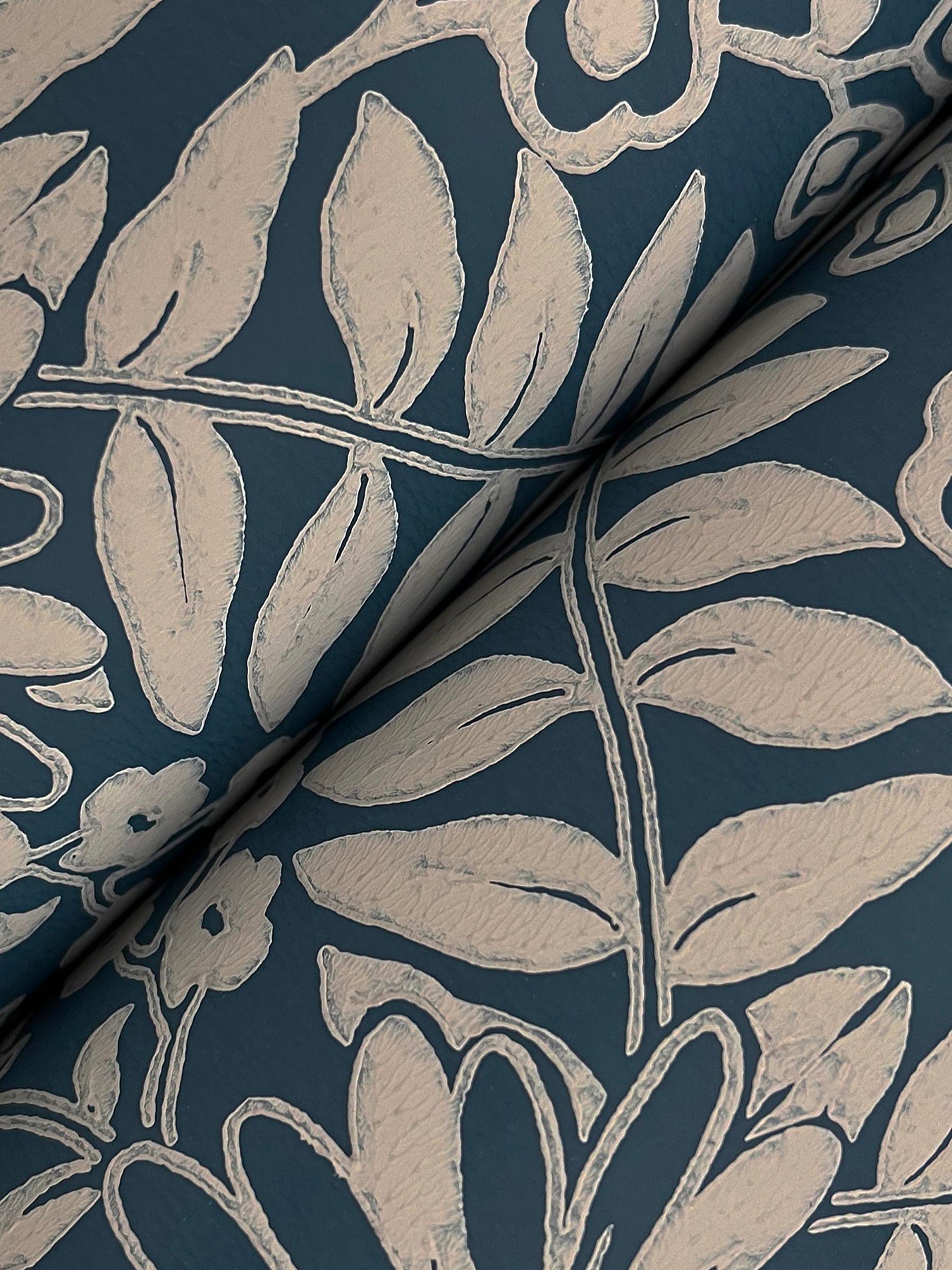 pineapple-damask-wallpaper-navy-york-wallcoverings-rf7486
