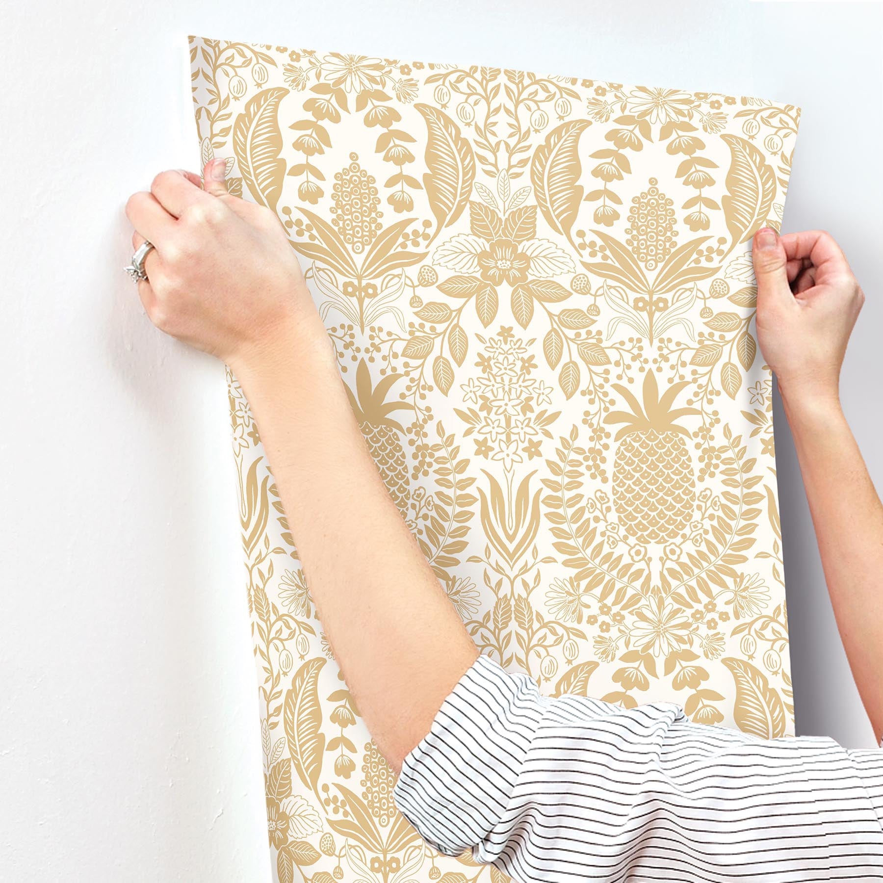 pineapple-damask-wallpaper-white-gold-york-wallcoverings-rf7482