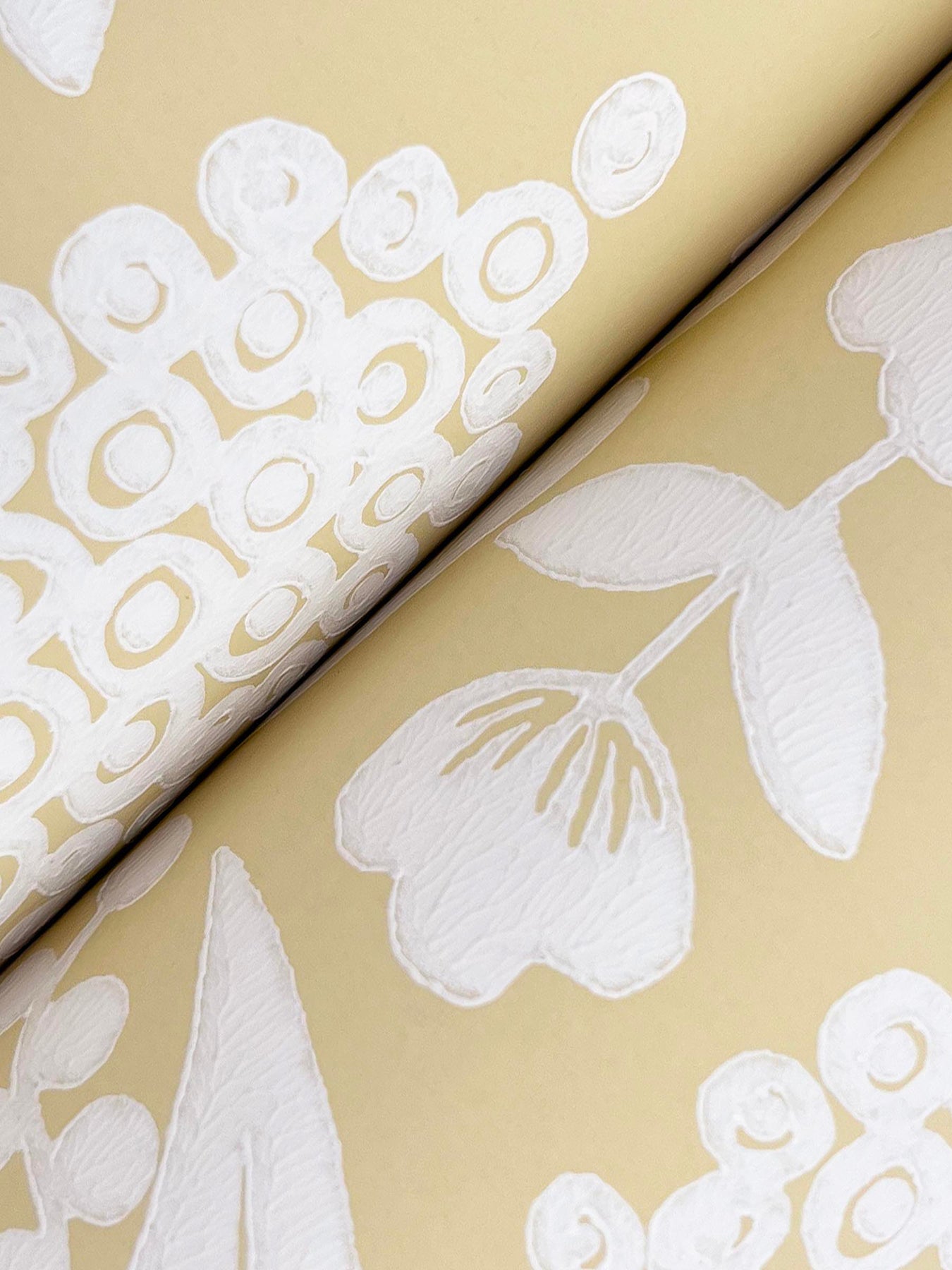 pineapple-damask-wallpaper-yellow-york-wallcoverings-rf7481