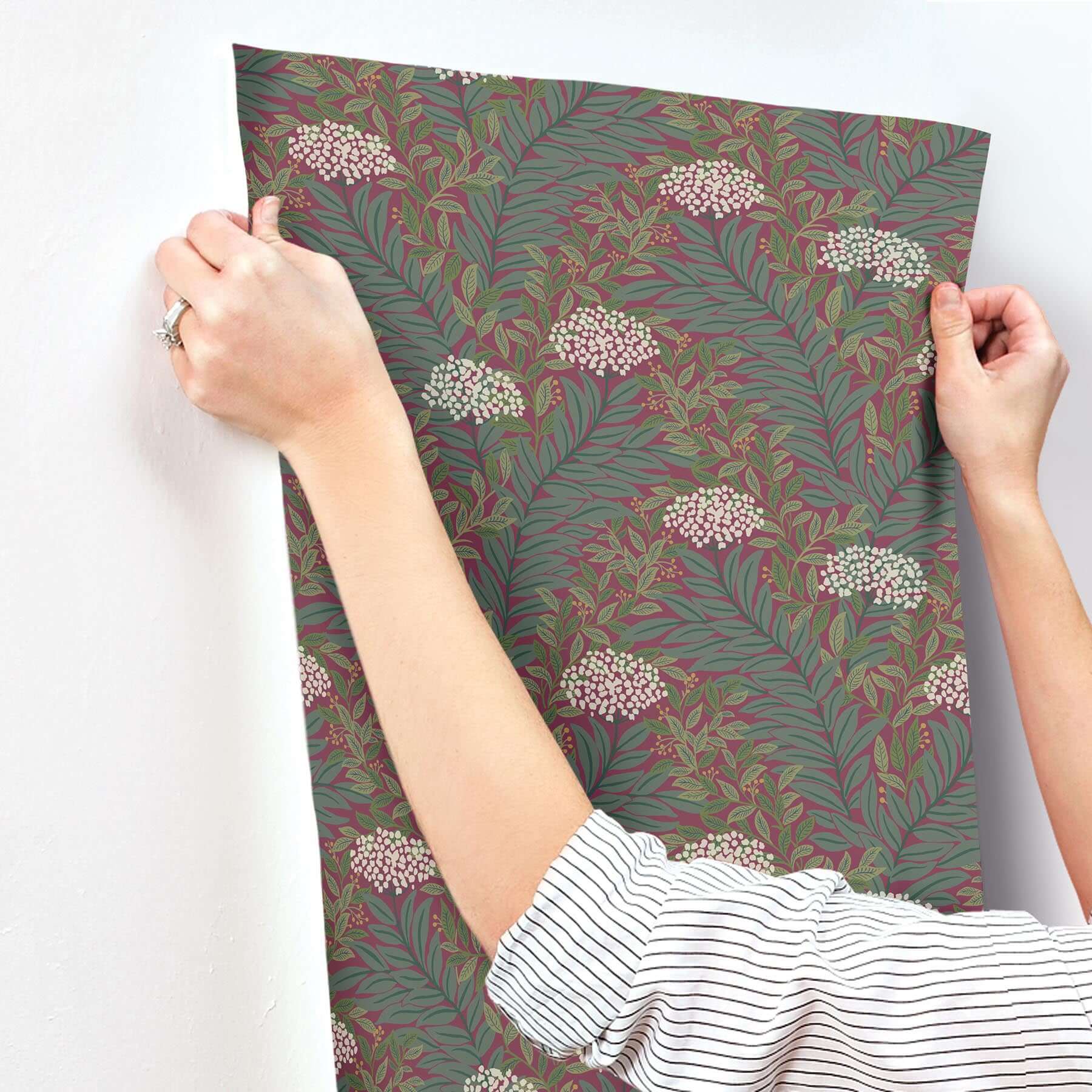 highgrove-wallpaper-burgundy-york-wallcoverings-rf7506 - York Wallcoverings Wallpaper