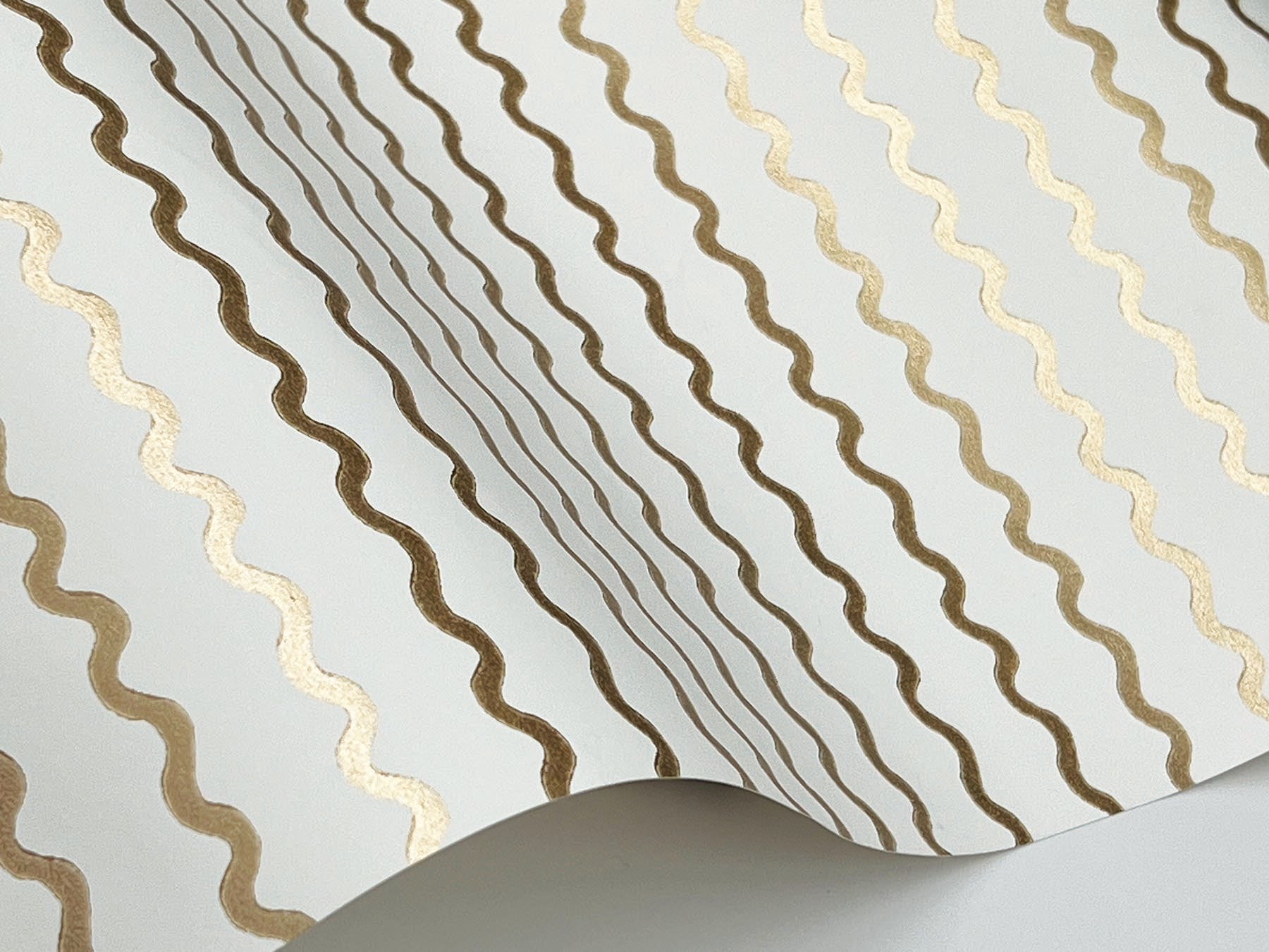 rickrack-wallpaper-gold-york-wallcoverings-rf7551
