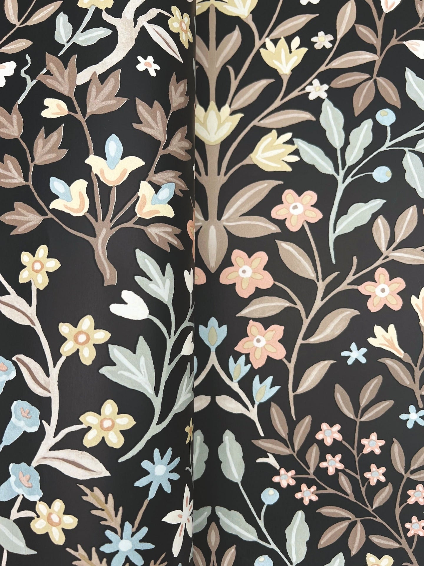 garden-terrace-wallpaper-black-neutral-york-wallcoverings-mf4725