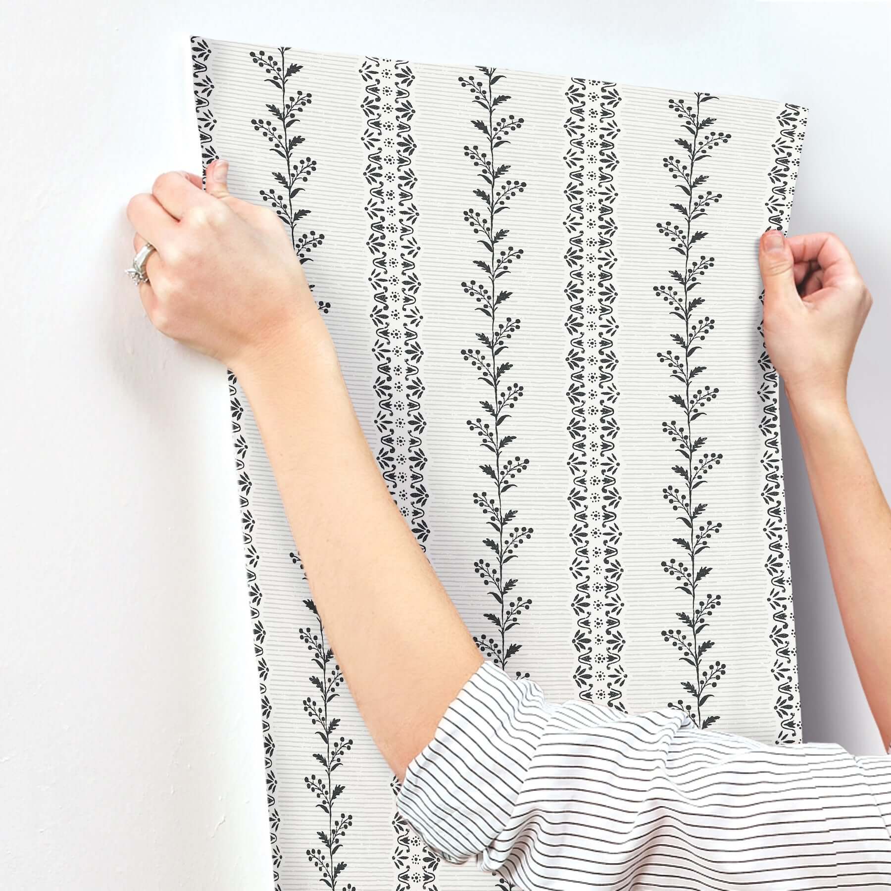 everleigh-white-black-wallpaper-york-wallcoverings-mf4761 - York Wallcoverings Wallpaper