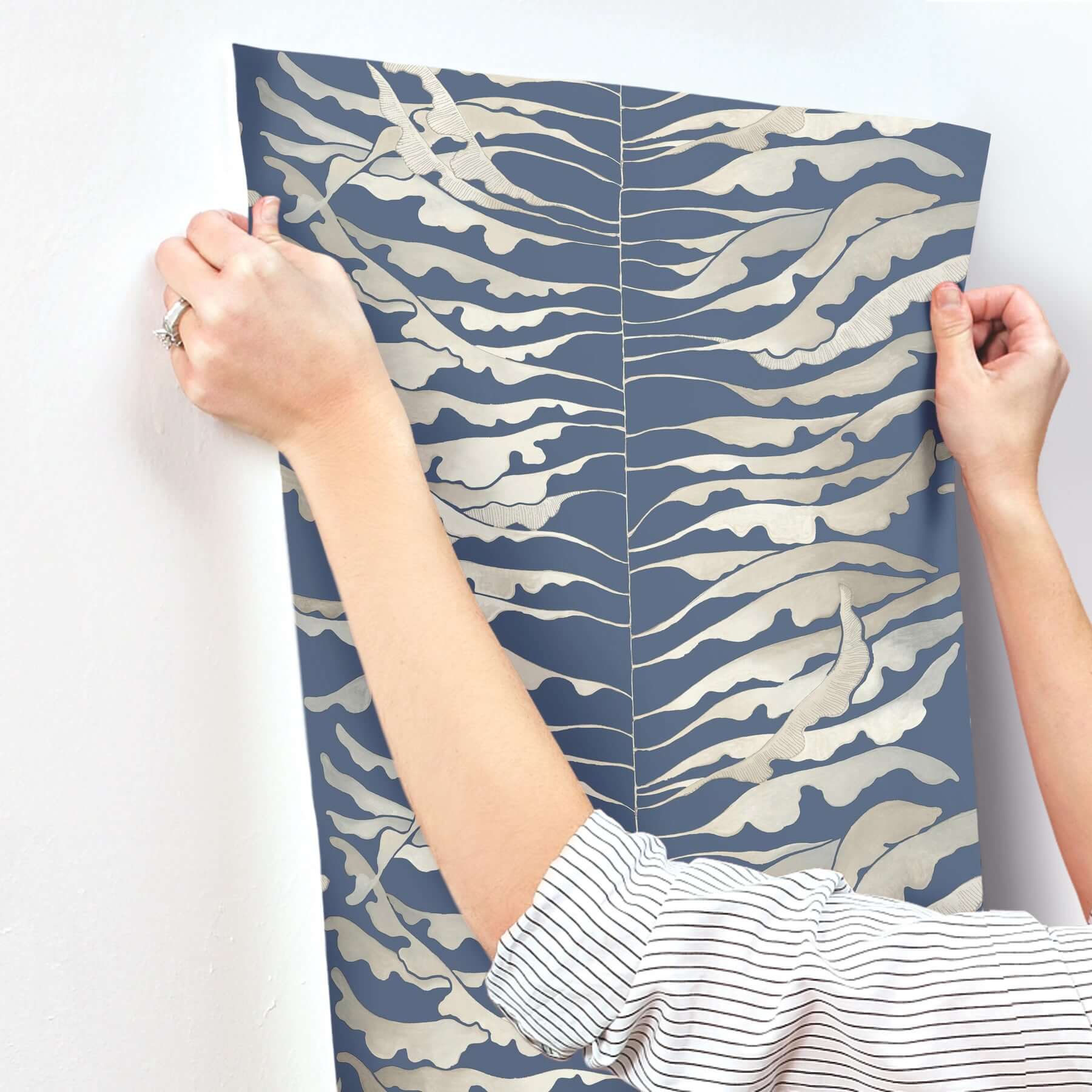 leaf-column-navy-wallpaper-york-wallcoverings-fm1043 - York Wallcoverings Wallpaper
