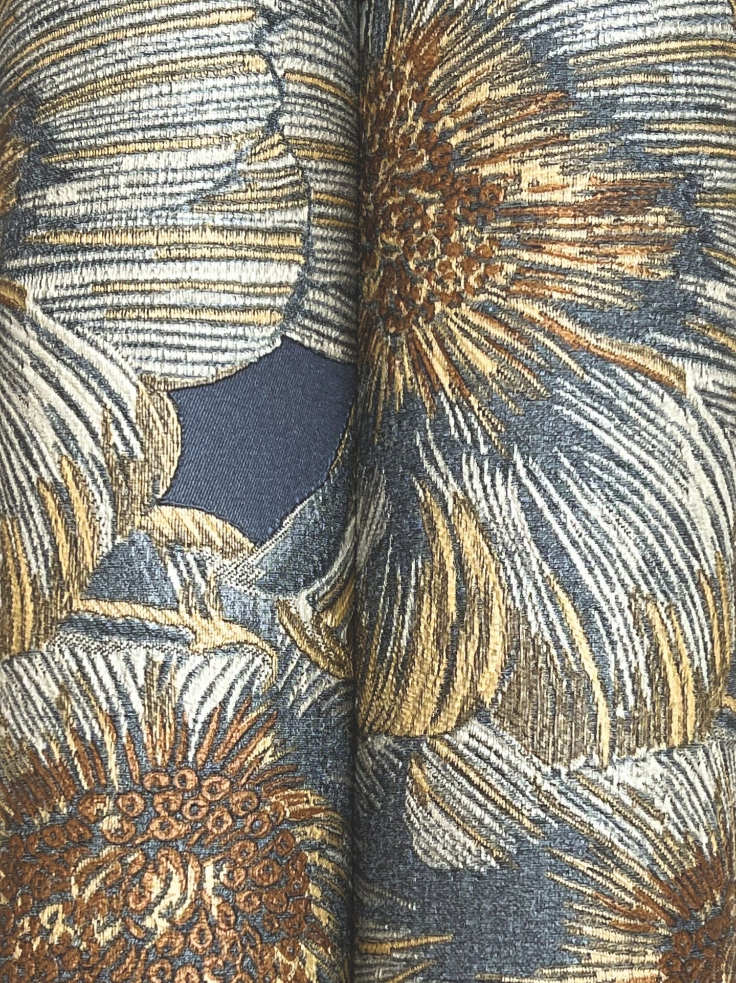 anemoni-wallpaper-blue-york-wallcoverings-mi10501