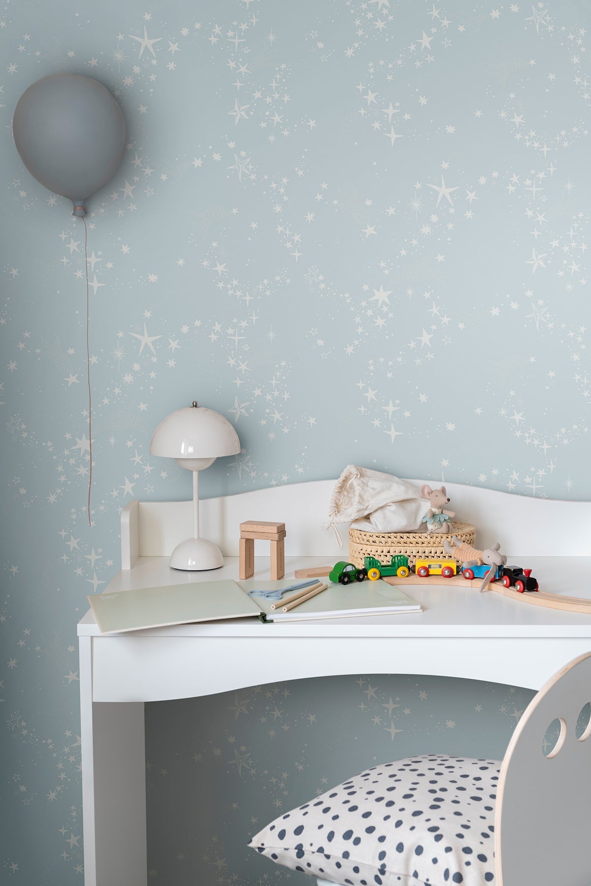 stjrnhimmel-wallpaper-light-blue-york-wallcoverings-mb29023