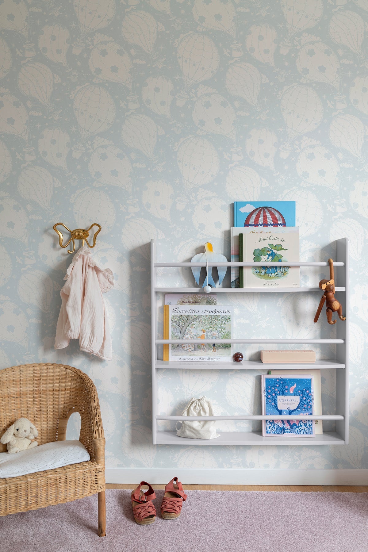 ballongerna-wallpaper-light-blue-york-wallcoverings-mb29005