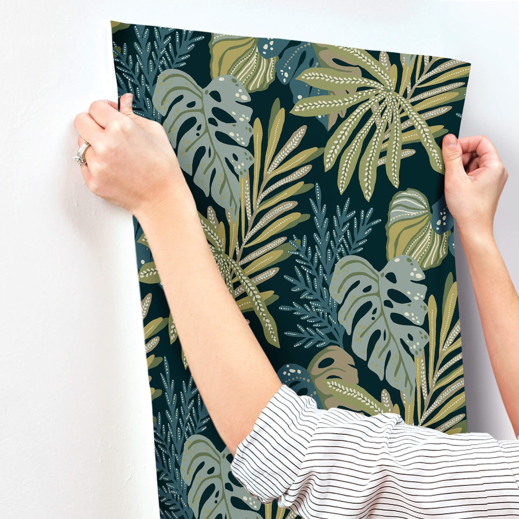 alocasia-green-tropical-foliage-wallpaper-york-wallcoverings-4177-27739 - York Wallcoverings Papel pintado
