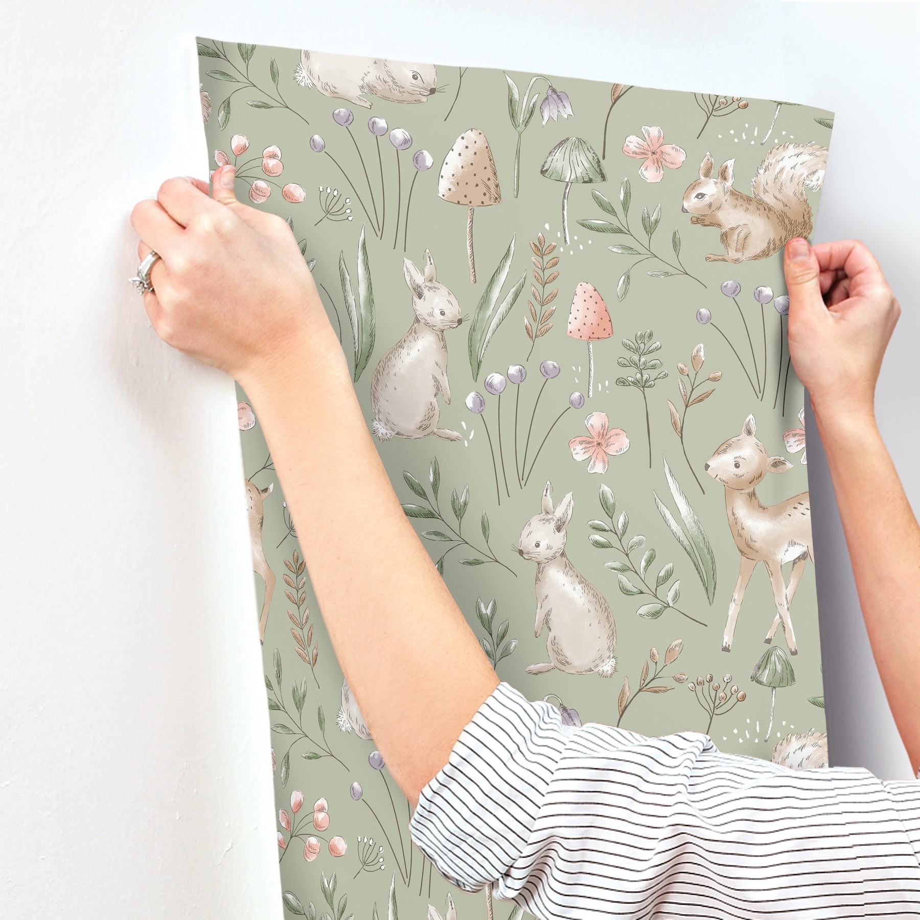 forest-animals-sage-whimsical-wallpaper-york-wallcoverings-4203-27547 - York Wallcoverings Papel pintado