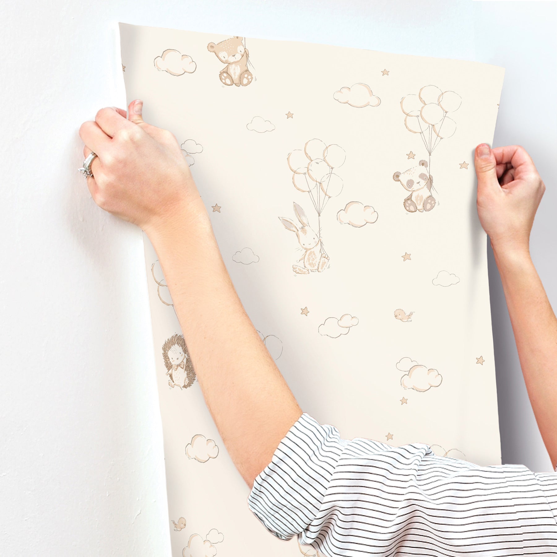 floating-balloons-light-brown-animal-wallpaper-york-wallcoverings-4203-27556 - York Wallcoverings Papel pintado