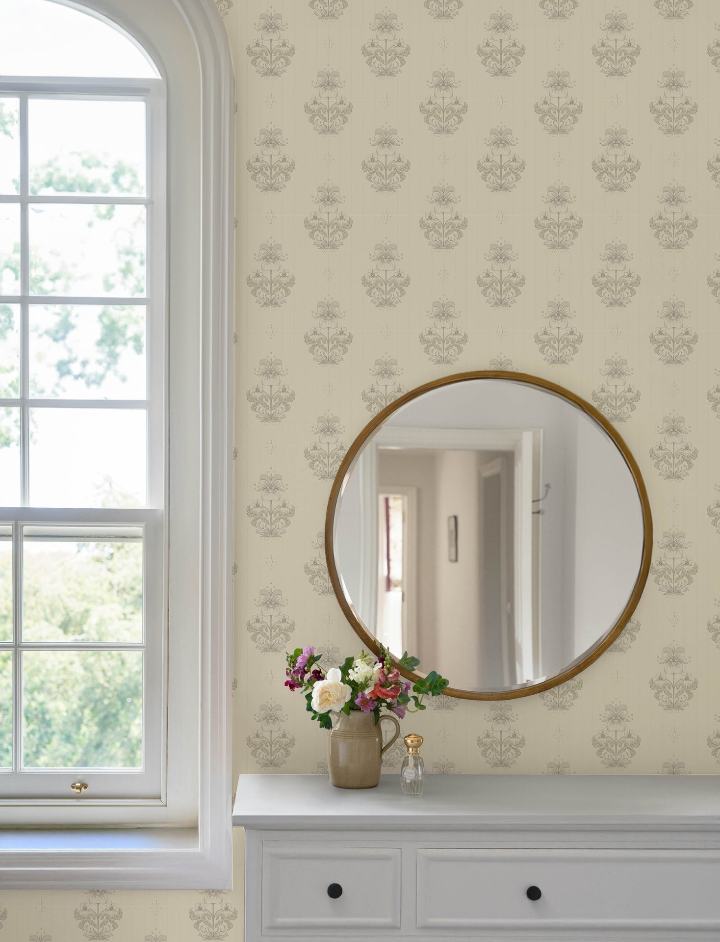 gullvie-cream-pansies-wallpaper-york-wallcoverings-4201-48006