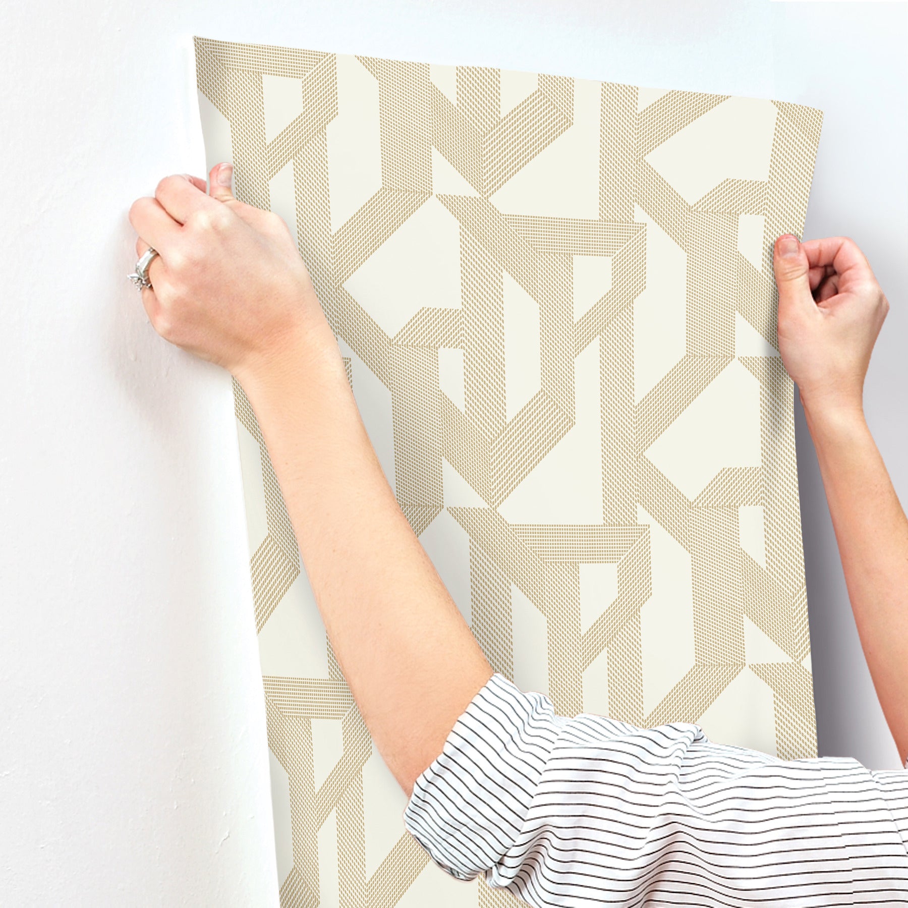 franz-gold-geometric-wallpaper-york-wallcoverings-4198-27803