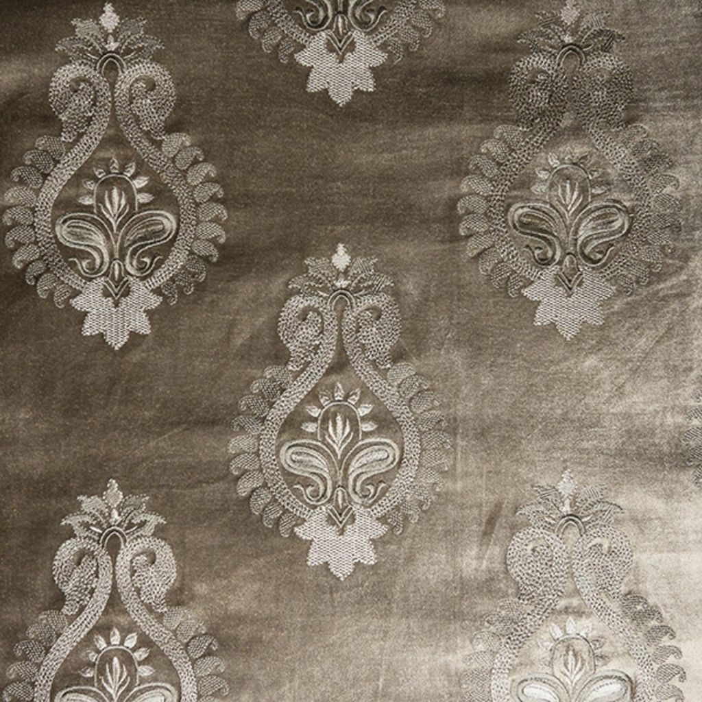 VELVET ROMANCE – REGAL