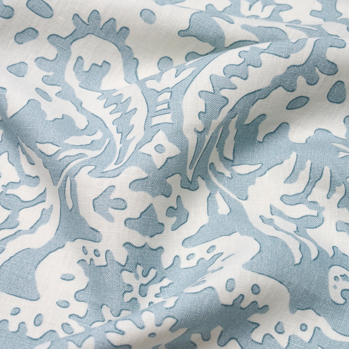 SUFFOLK-DAMASK-BLUE-SCHUMACHER-182121