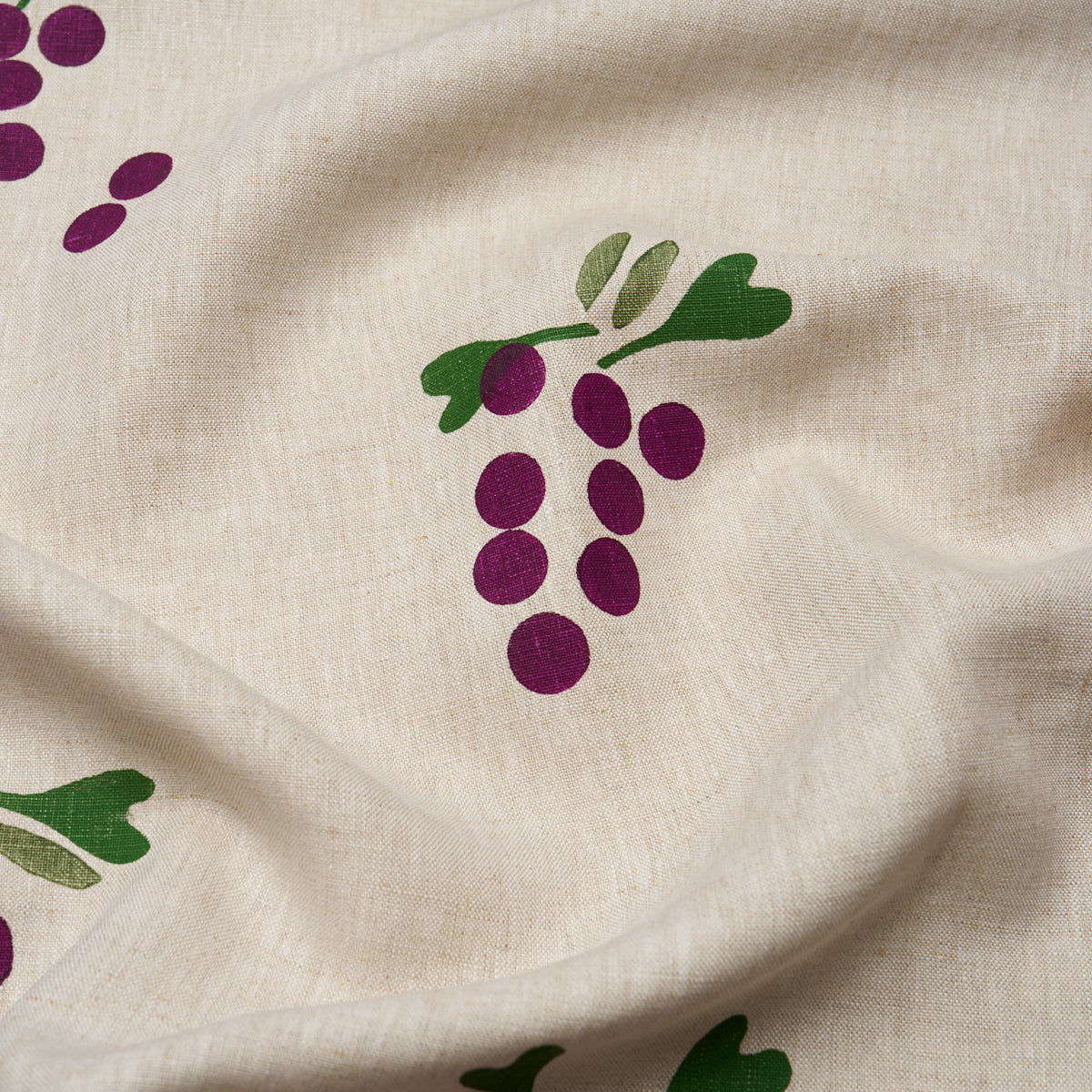 GRAPES-HAND-BLOCK-PRINT-PURPLE-ON-NATURAL-SCHUMACHER-182420