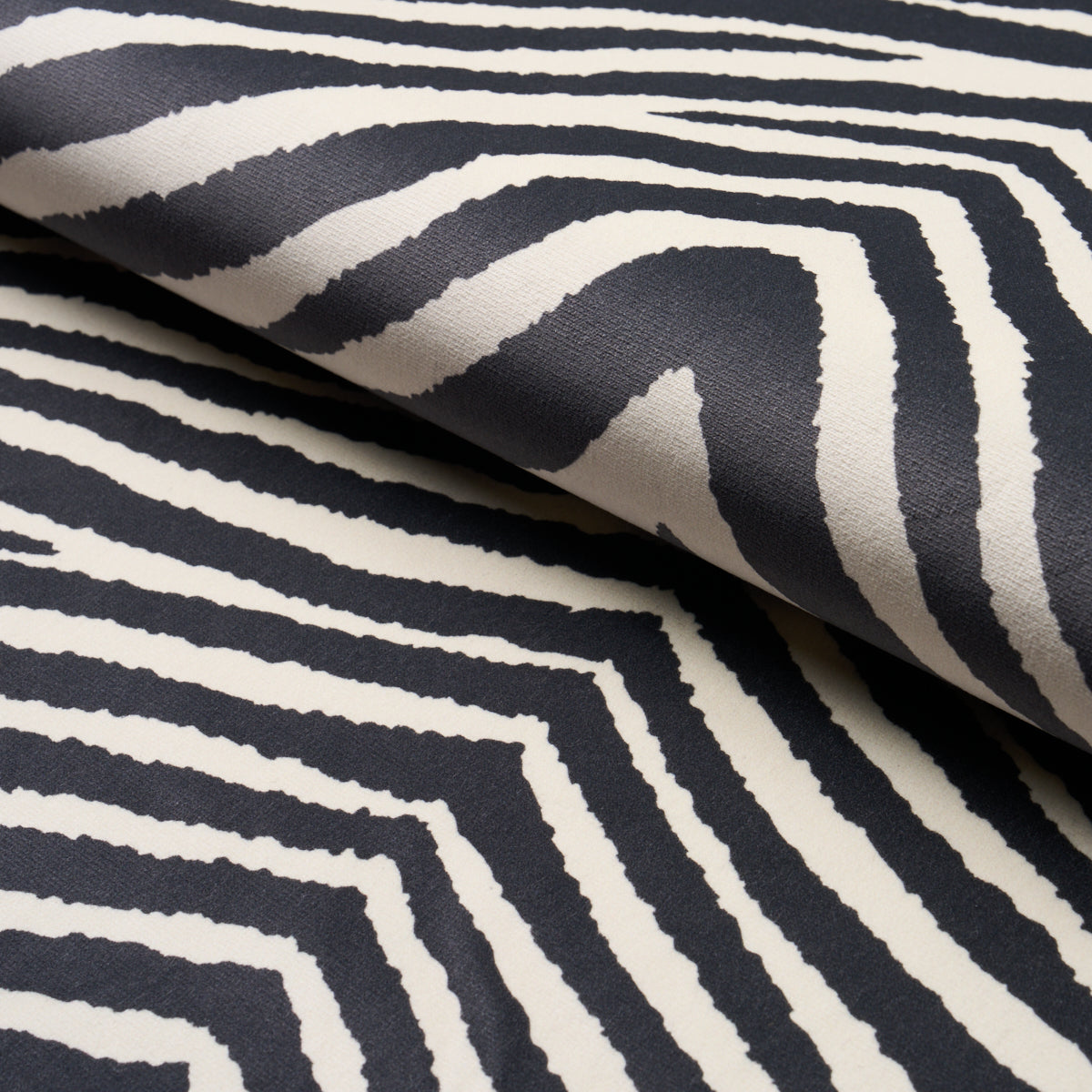 BLIXEN-VELVET-GRAPHITE-SCHUMACHER-182440
