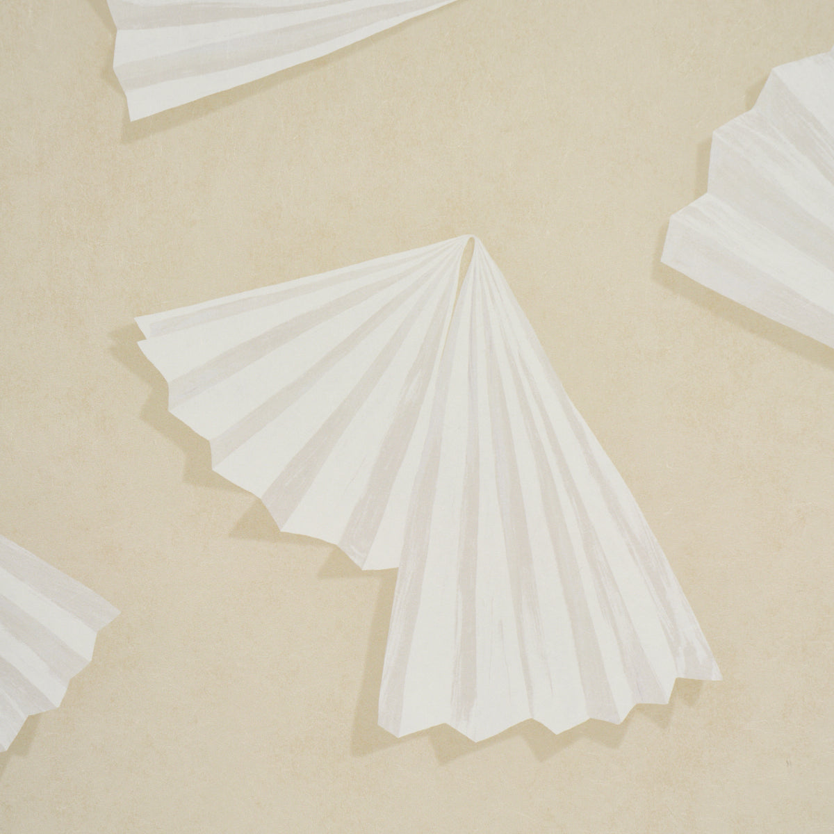 ANTOINETTE-WARM-WHITE-SCHUMACHER-5017352