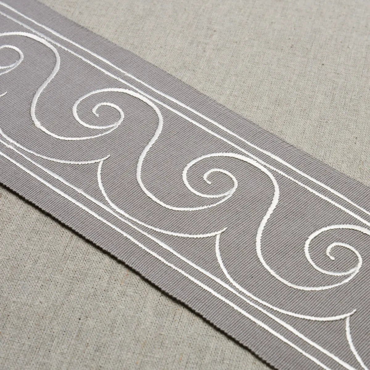 GREEK-WAVES-TRIM-WHITE-ON-GREY-SCHUMACHER-70754