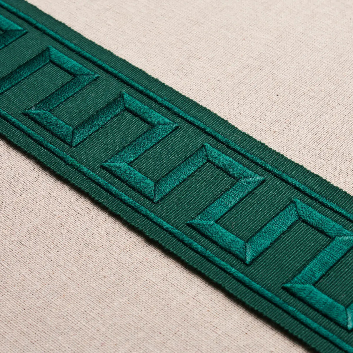 GREEK-KEY-EMBROIDERED-TAPE-EMERALD-SCHUMACHER-70804