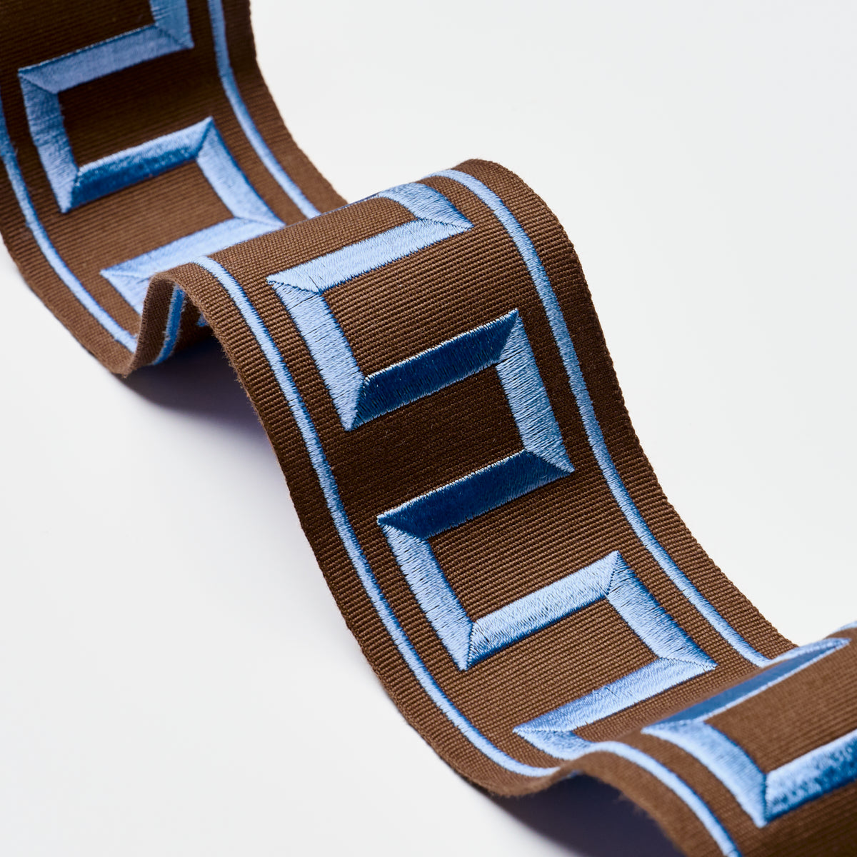 GREEK-KEY-EMBROIDERED-TAPE-BLUE-ON-BROWN-SCHUMACHER-70807