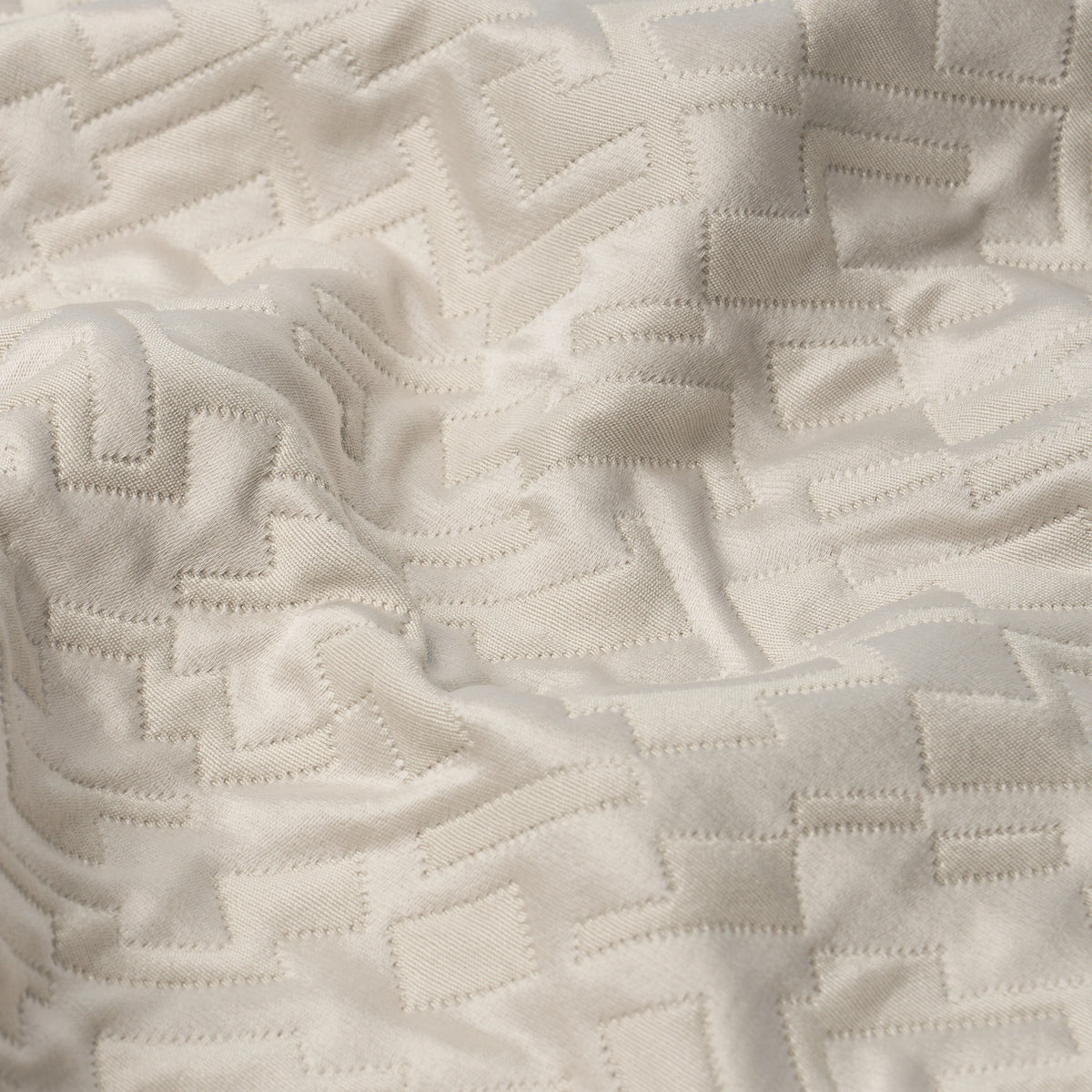 SALON-MATELASS-SATIN-LIMESTONE-SCHUMACHER-71191