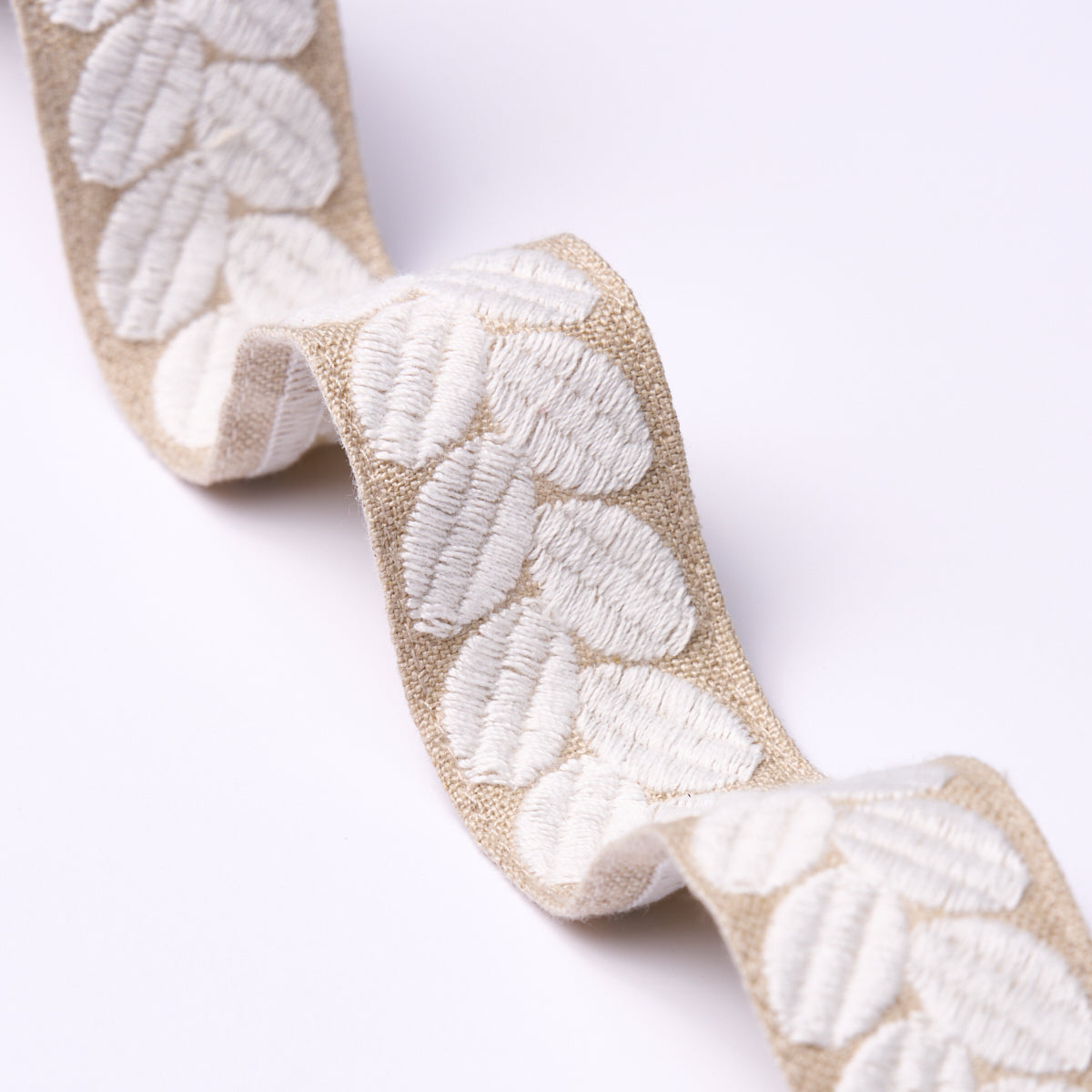 BERKELEY-TAPE-NARROW-IVORY-ON-NATURAL-SCHUMACHER-79914