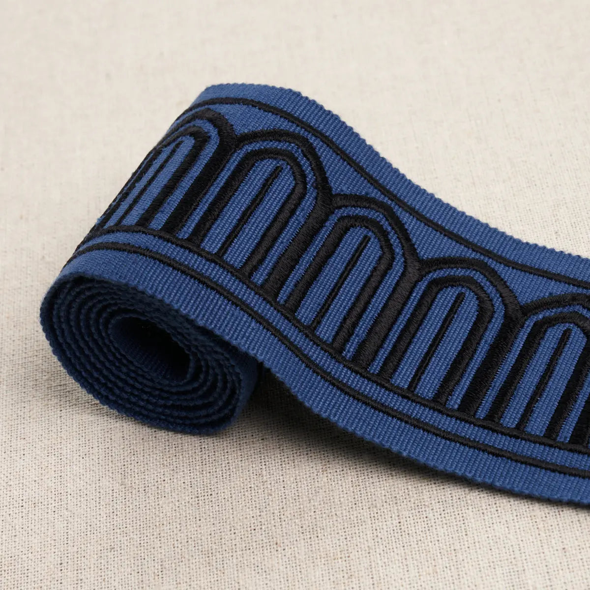 ARCHES-EMBROIDERED-TAPE-MEDIUM-BLACK-ON-NAVY-SCHUMACHER-81150