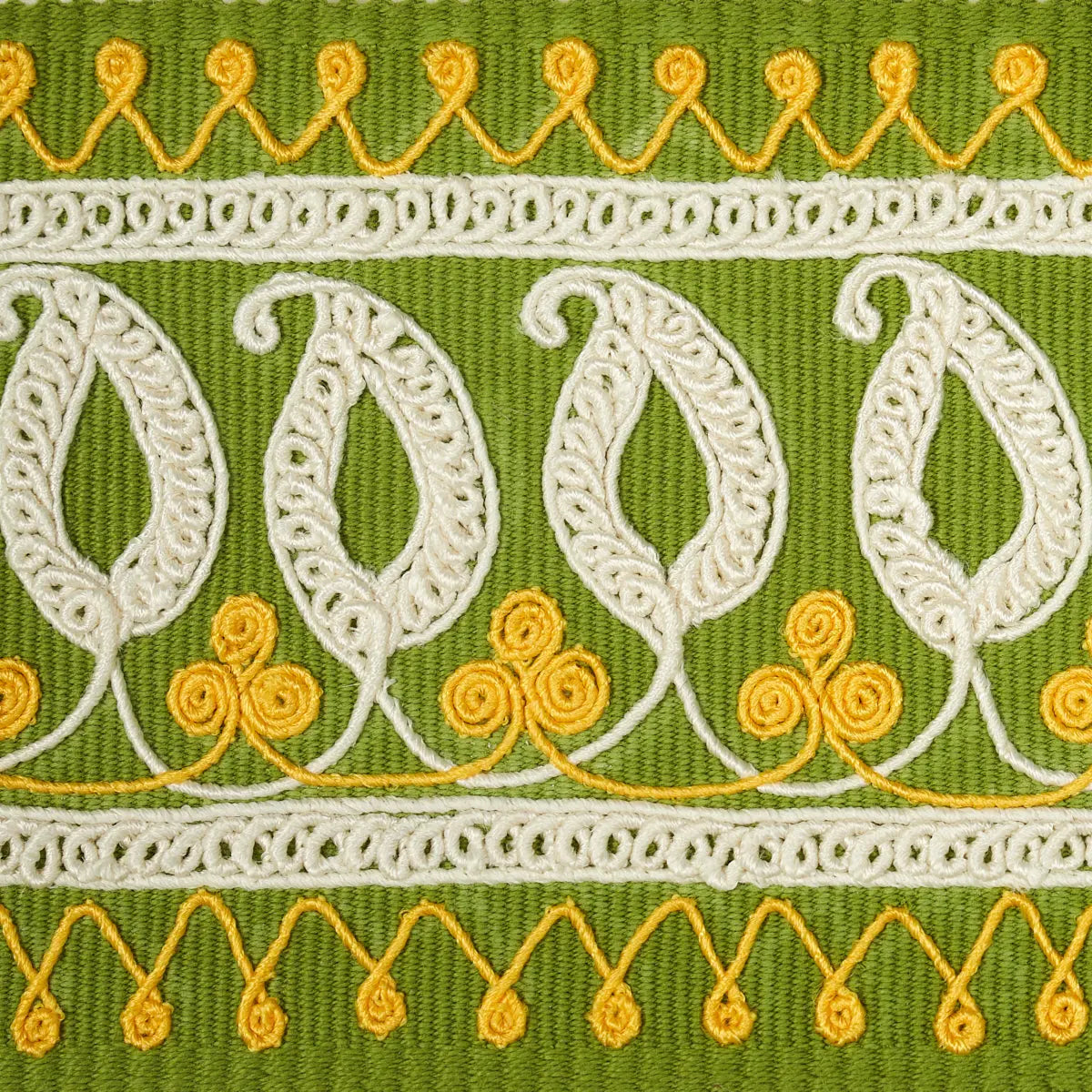 PAISLEY-EMBROIDERED-TAPE-GREEN-YELLOW-SCHUMACHER-81232