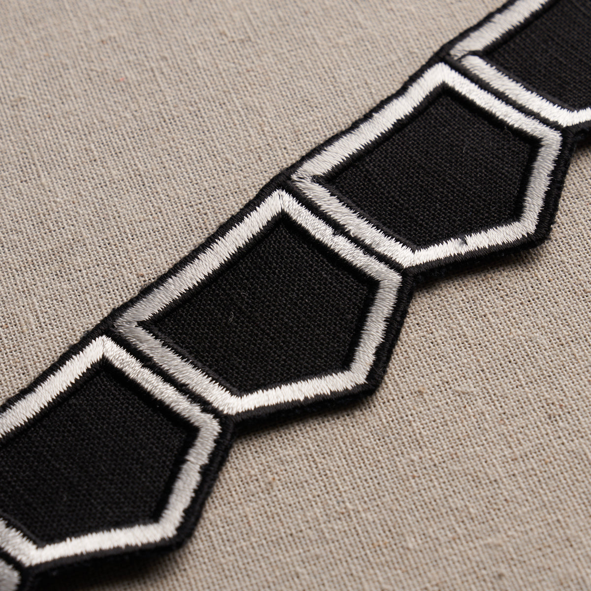 HONEYCOMB-TRIM-BLACK-SCHUMACHER-81752