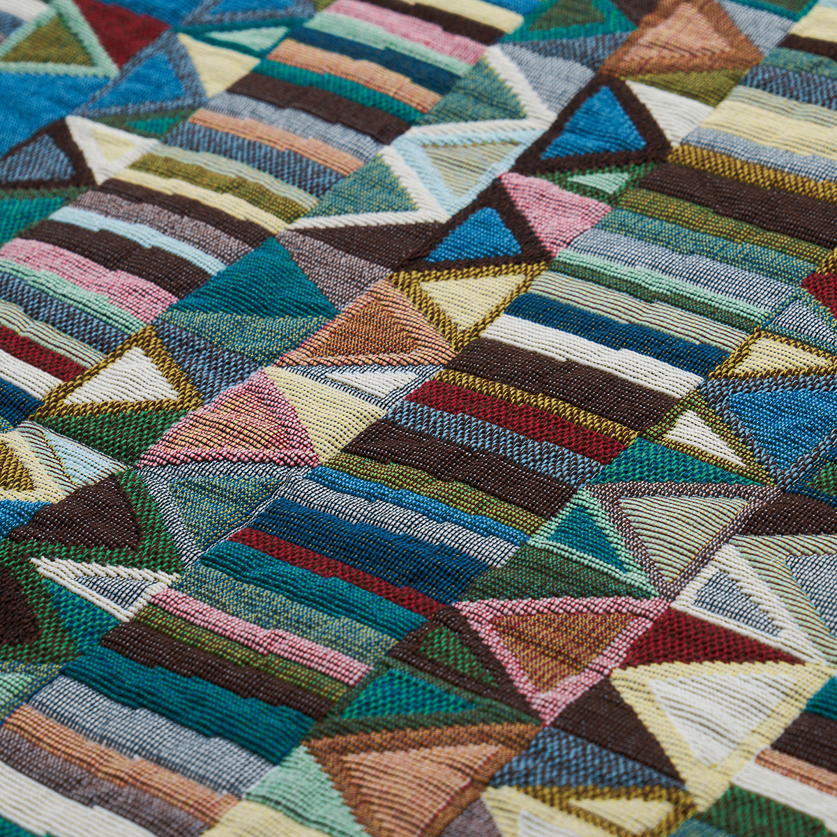 BIZANTINO-QUILTED-WEAVE-PEACOCK-SCHUMACHER-82020