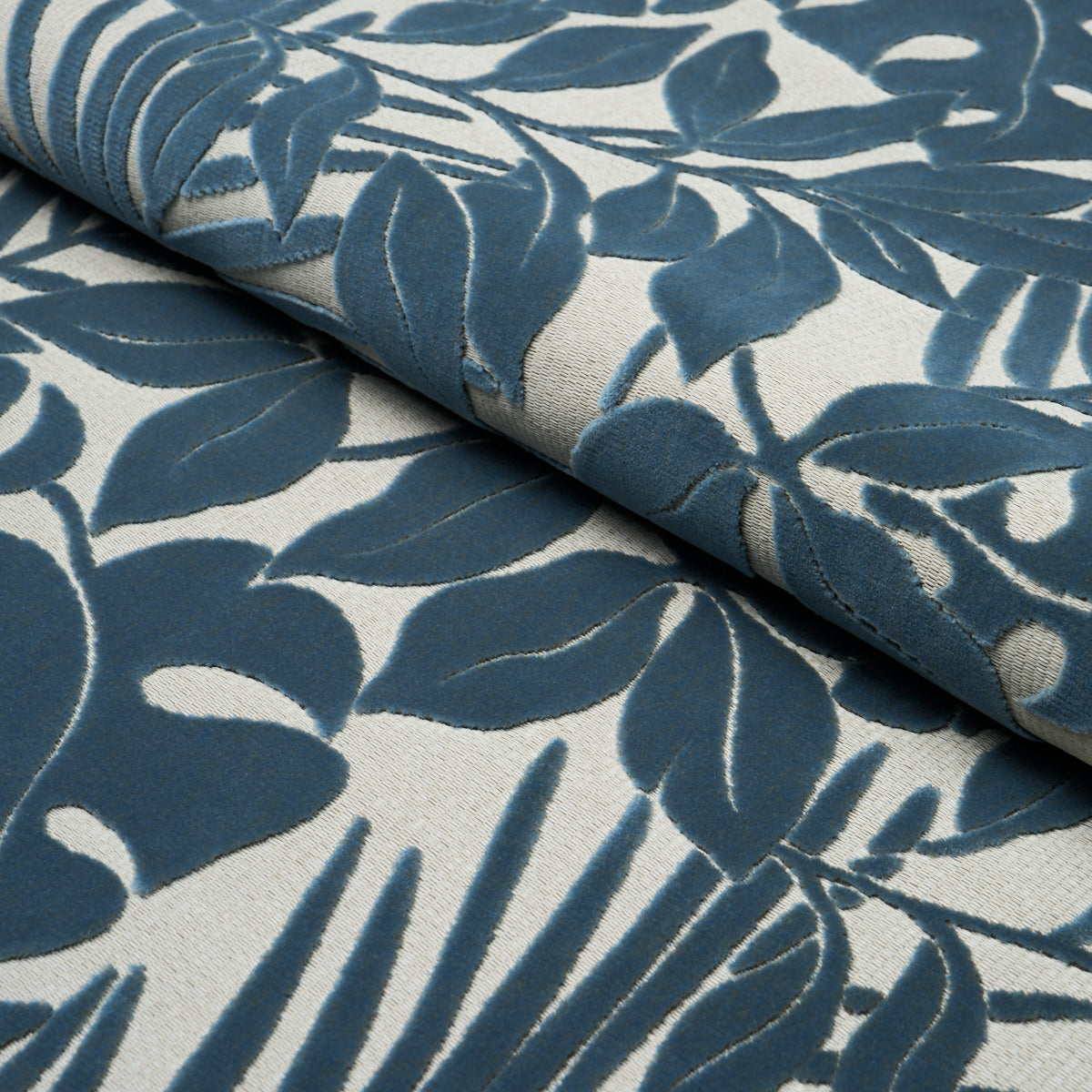 MIRAMAR-INDOOR-OUTDOOR-VELVET-CADET-SCHUMACHER-84322