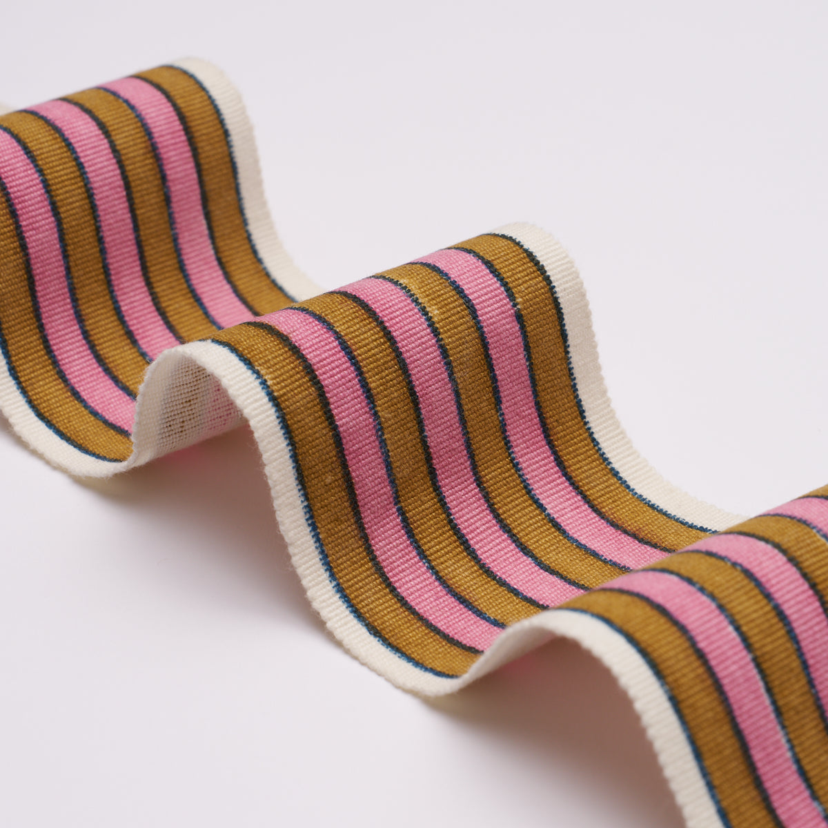 ARYA-STRIPE-HAND-BLOCK-TRIM-GOLD-SCHUMACHER-85431