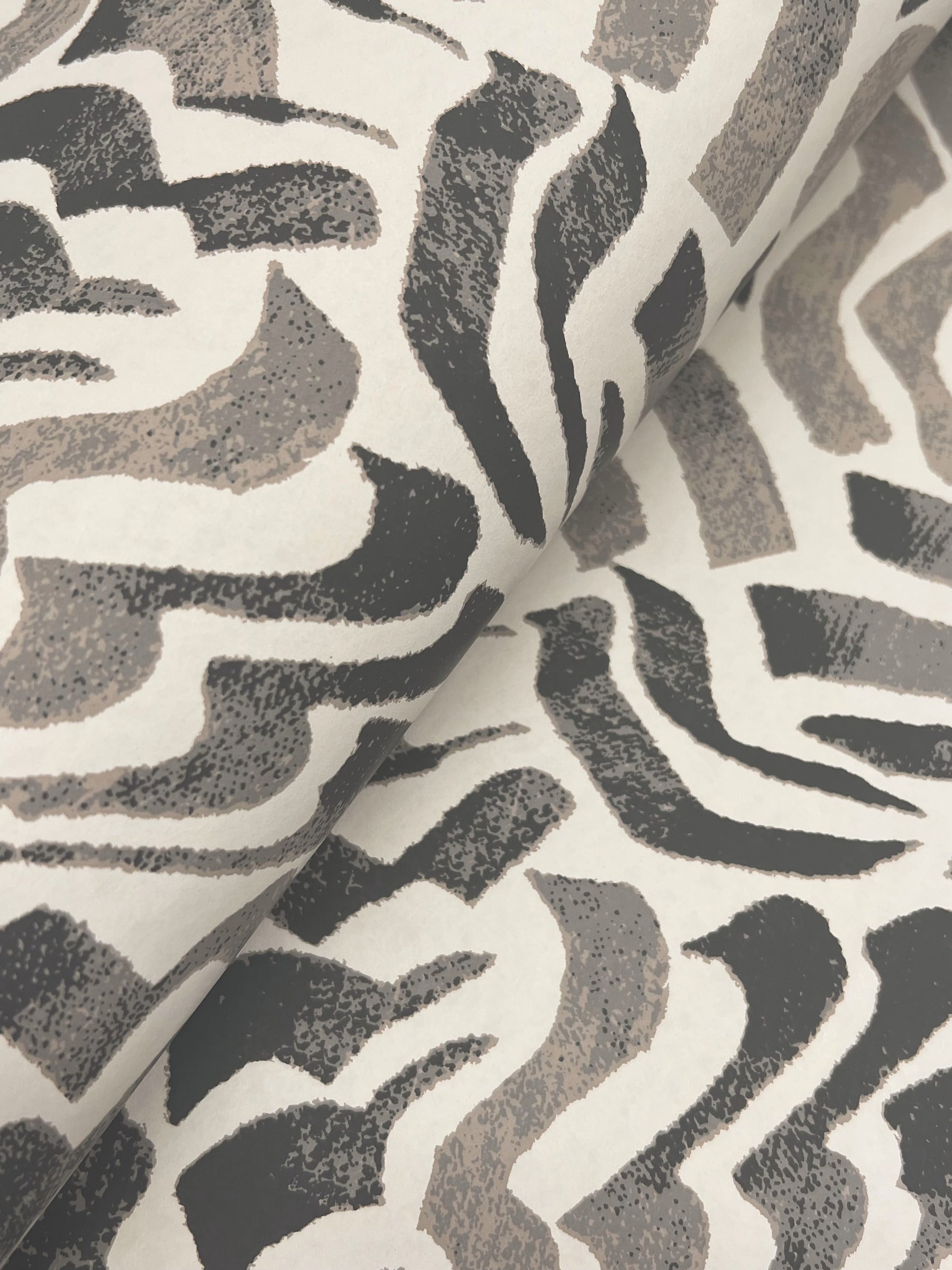 zora-wave-wallpaper-charcoal-york-wallcoverings-lm5324