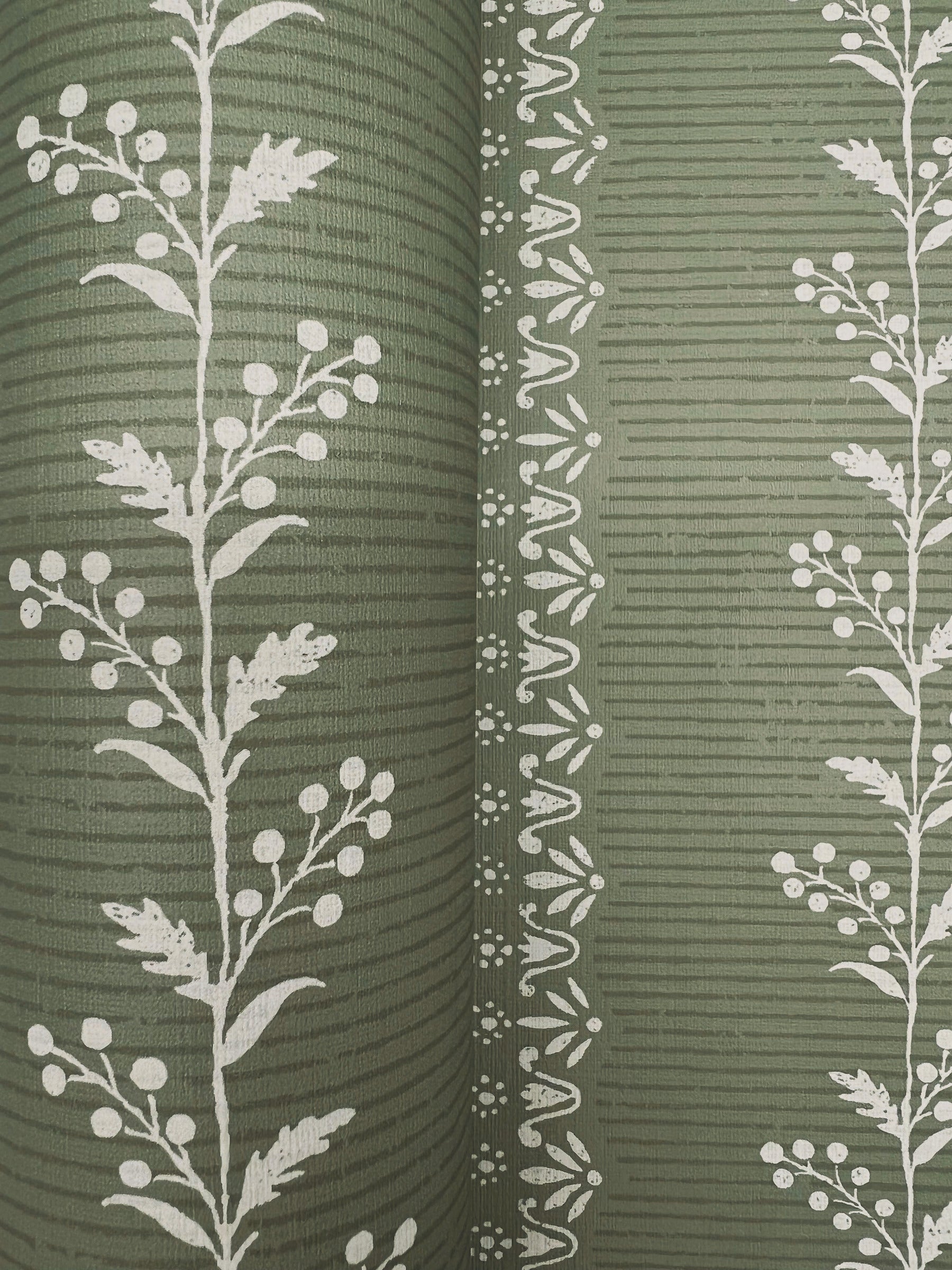 everleigh-wallpaper-pine-york-wallcoverings-mf4767