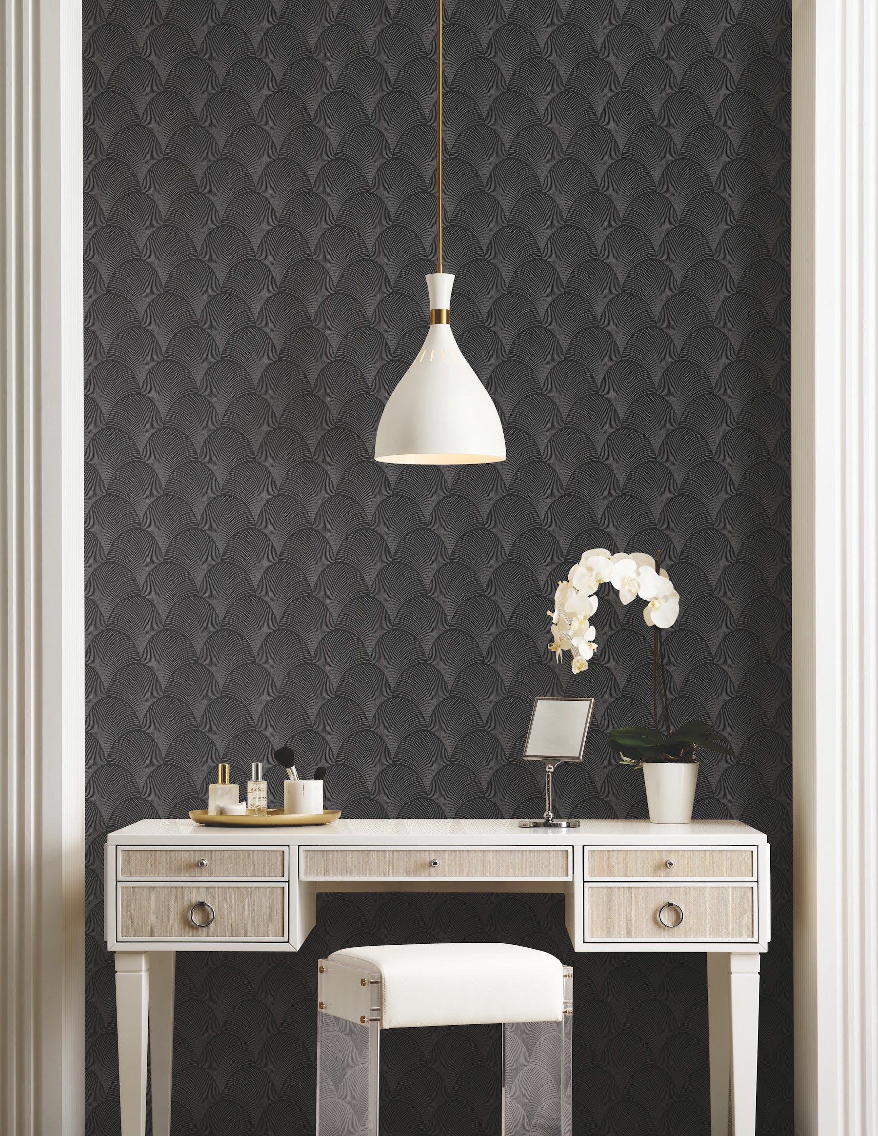 metallic-scallop-wallpaper-black-york-wallcoverings-nt6105