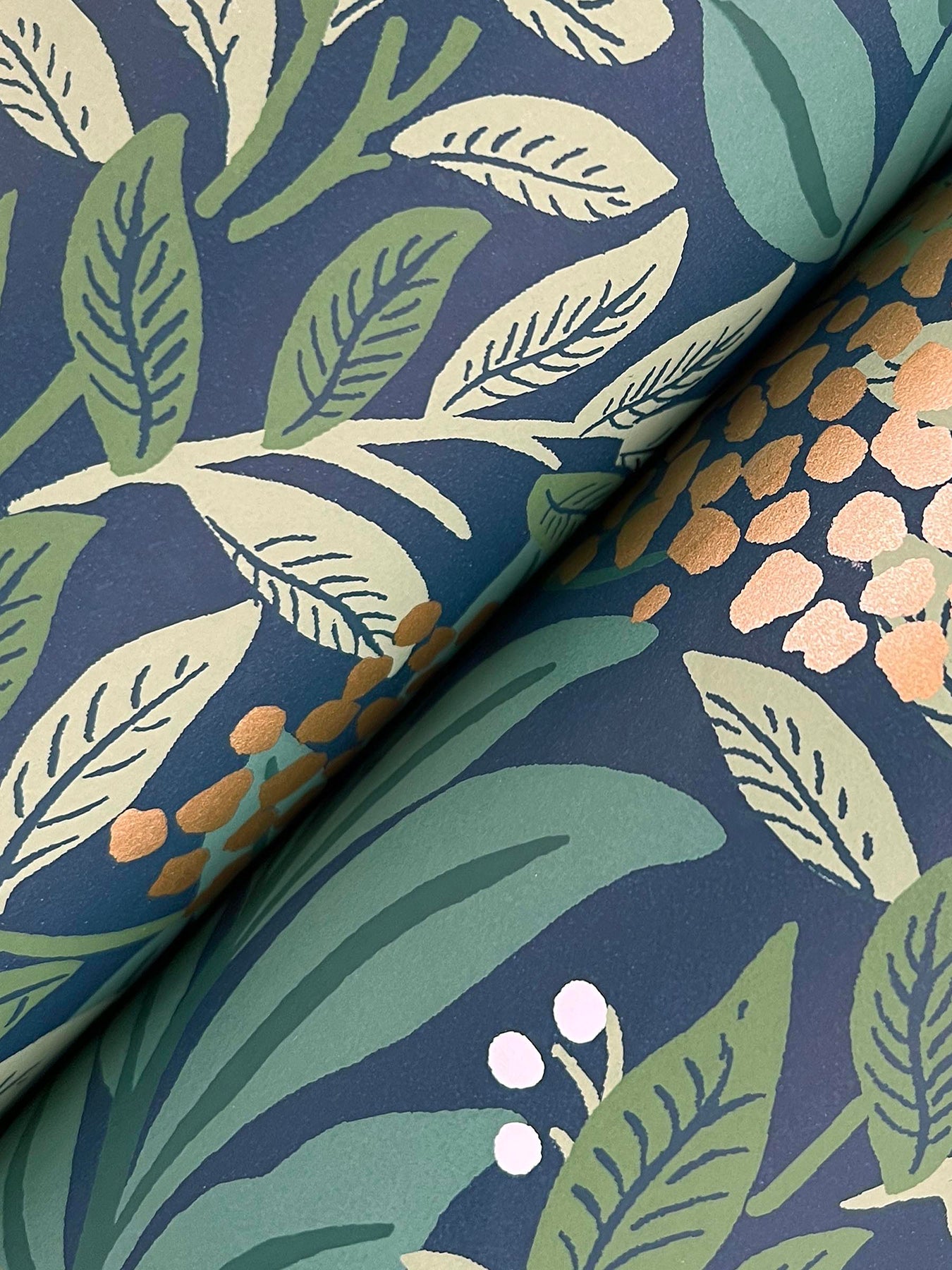 highgrove-wallpaper-navy-york-wallcoverings-rf7505