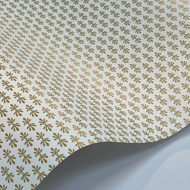 petal-wallpaper-white-metallic-gold-york-wallcoverings-rp7360