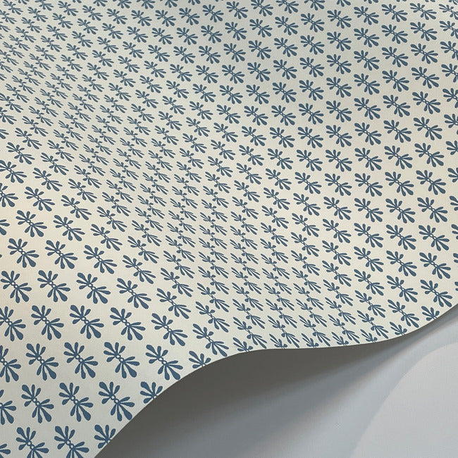 petal-wallpaper-white-blue-york-wallcoverings-rp7365