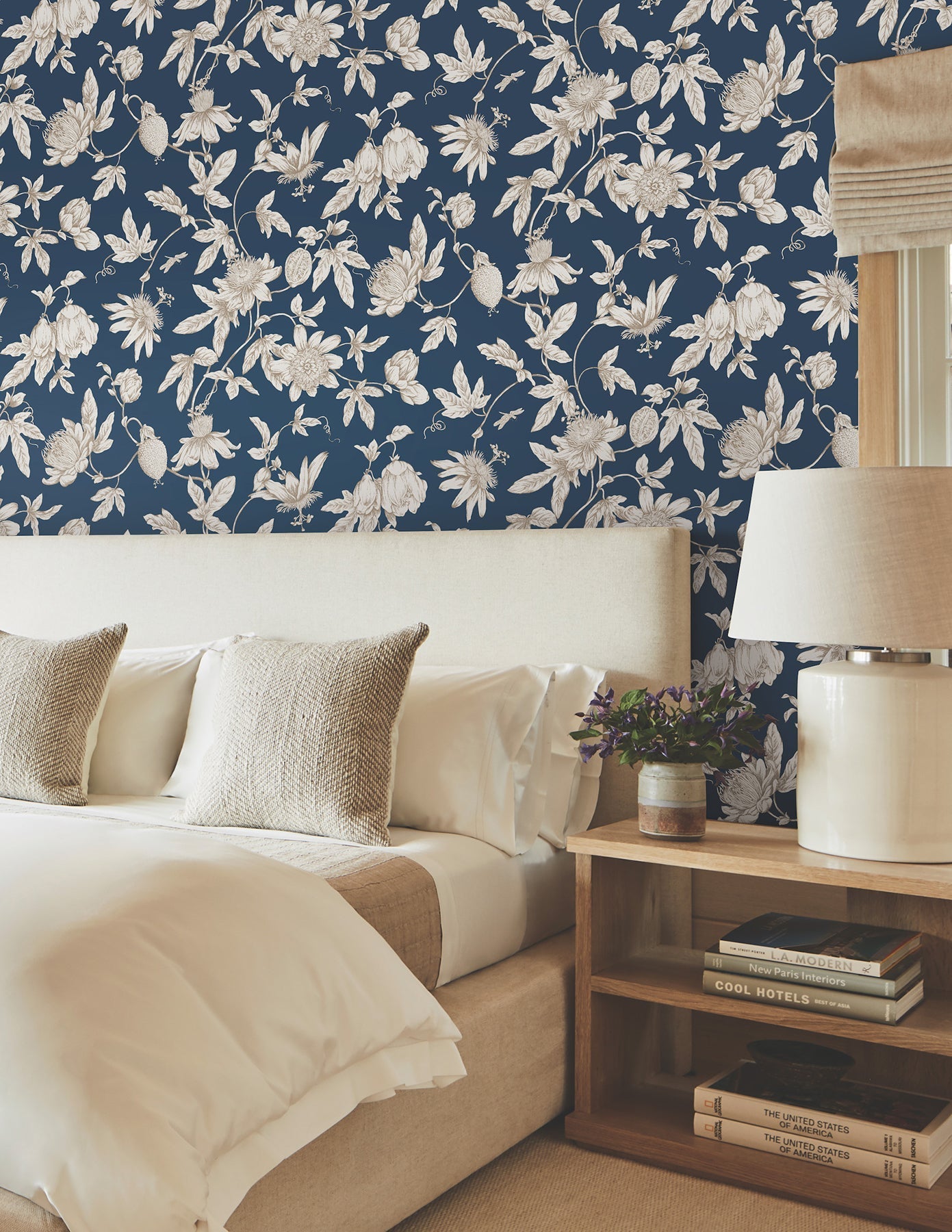 passion-flower-toile-wallpaper-navy-york-wallcoverings-rt7856