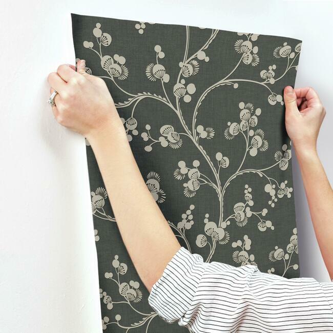 dahlia-trail-wallpaper-black-taupe-york-wallcoverings-ss2502