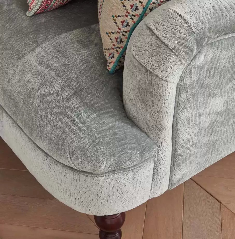 Parsa Red - Nina Campbell - NCF4440-05 Fabric